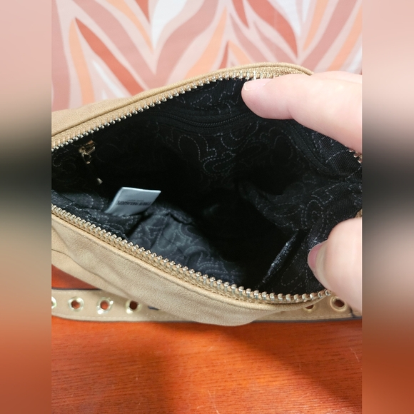 True Religion Shoulder Bag with Gold Chain - Picture 8 of 9